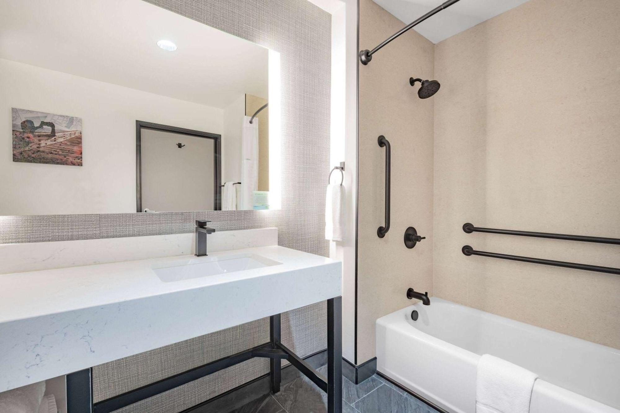 La Quinta Inn & Suites By Wyndham Yucaipa エクステリア 写真