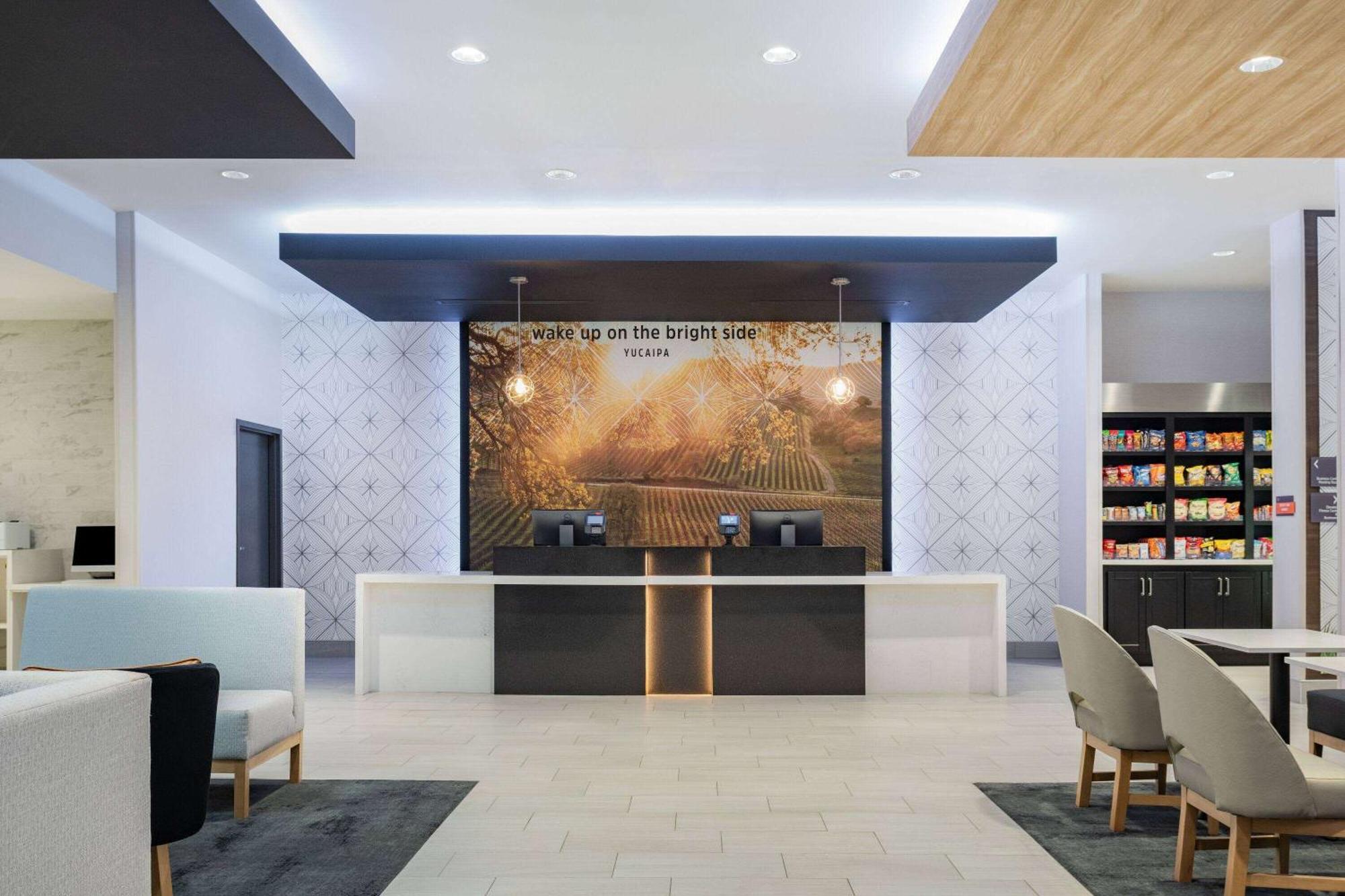 La Quinta Inn & Suites By Wyndham Yucaipa エクステリア 写真