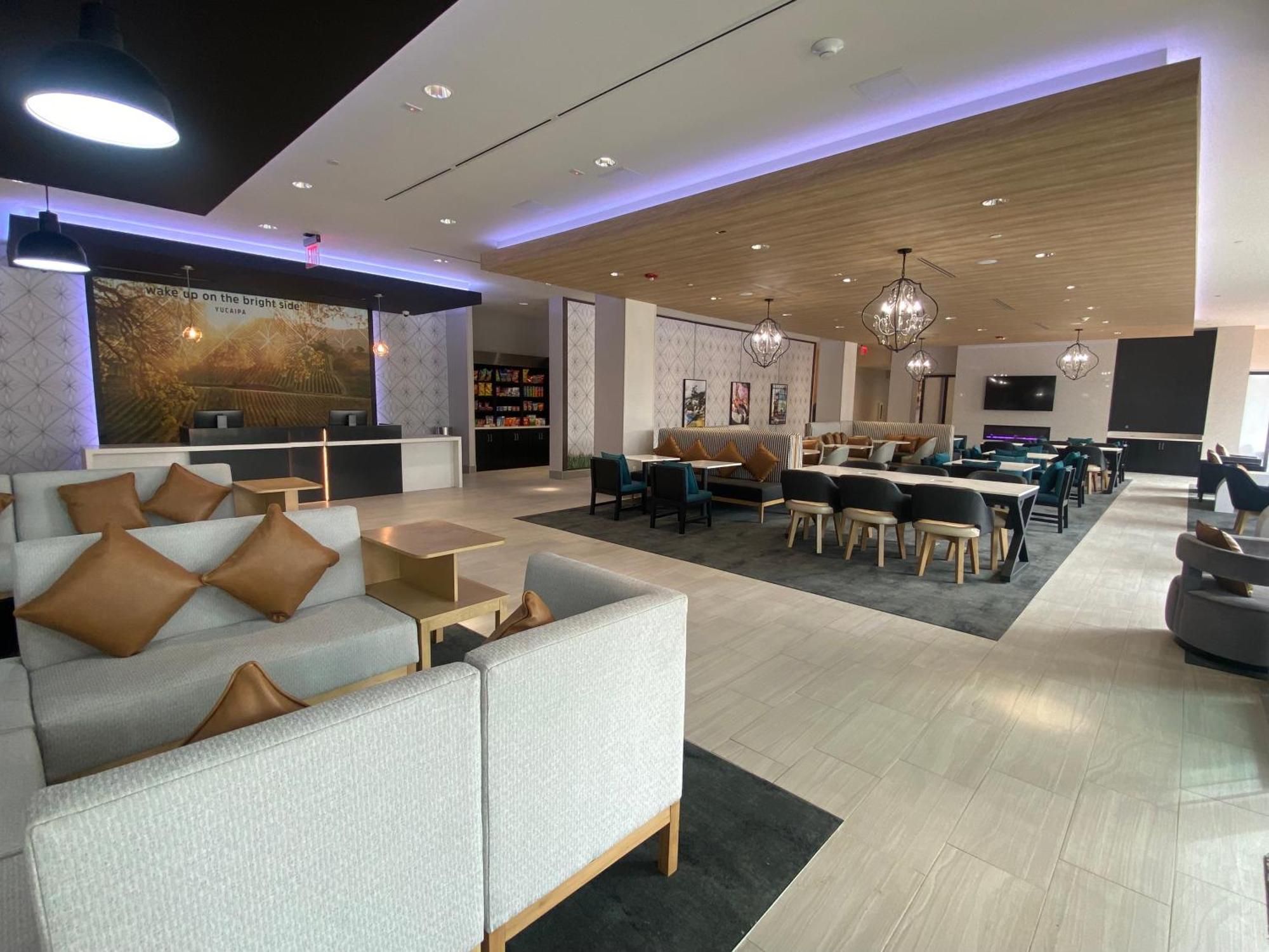 La Quinta Inn & Suites By Wyndham Yucaipa エクステリア 写真