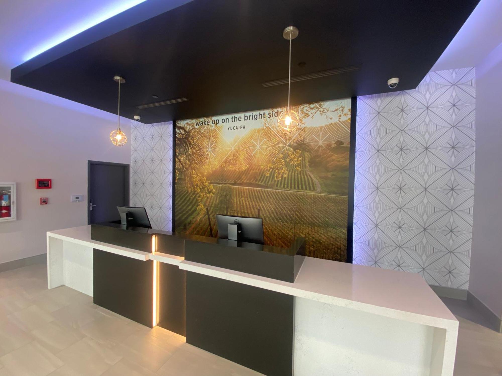 La Quinta Inn & Suites By Wyndham Yucaipa エクステリア 写真