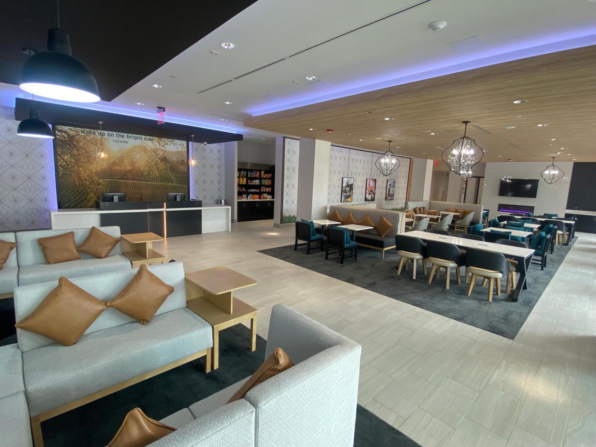 La Quinta Inn & Suites By Wyndham Yucaipa エクステリア 写真